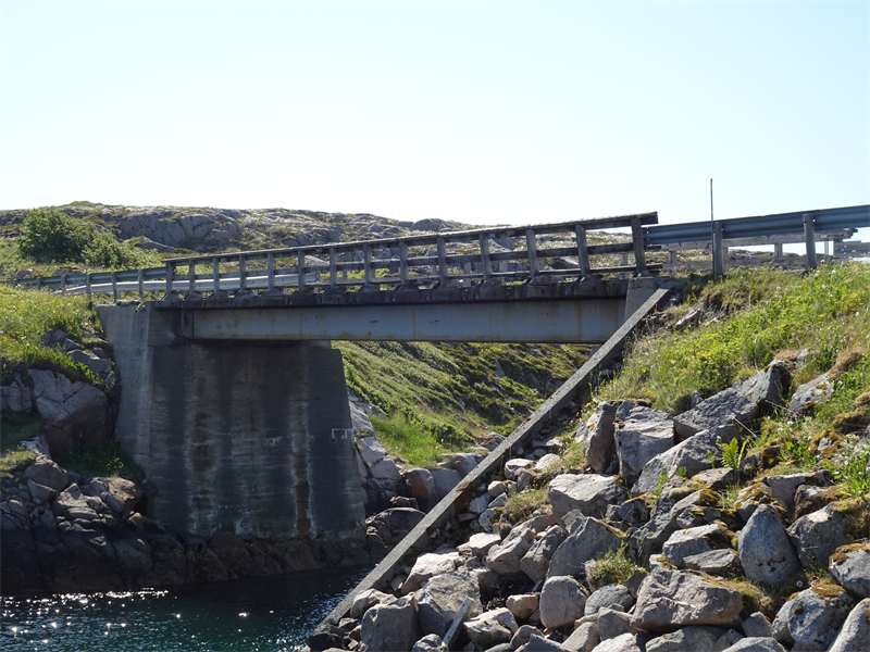 Brua Kvernøystrømmen, Frøya Bilde av Brua Kvernøystrømmen, Frøya (Foto: Trøndelag fylkeskommune)