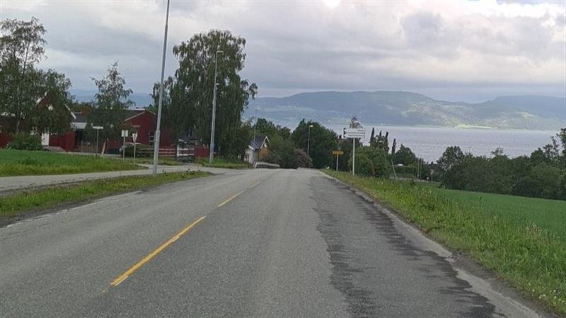 Bilde av strekningen mellom Flakk og Rye på fylkesveg 707.