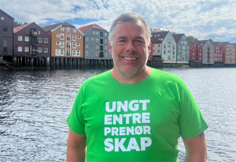 Leif Arne Bjørkås , mann med ungt entreprenørskapsskjorte