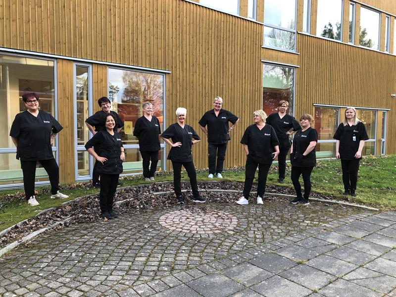 7.desember markeres renholdernes dag. Tommel opp for denne flinke gjengen fra Ole Vig vgs, og til resten av landets renholdere. Foto: Åshild Staverløkk