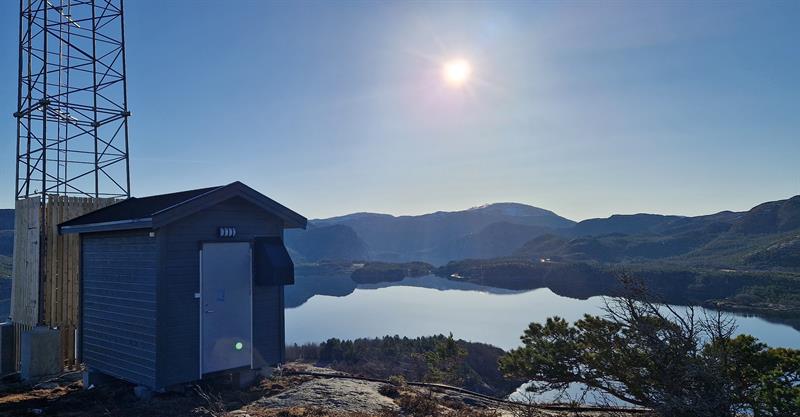 Den nye mobilmasten på Glasøya i Flatanger kommune ble offisielt åpnet i flott vårvær
