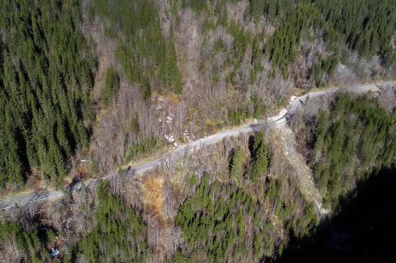 Dronebilde av Selavegen, fylkesveg 6330.