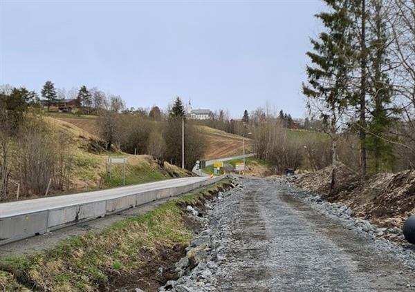 Bilde av kommende sykkelveg mellom Litj-Tyldum og Skarland bru på Høylandet.