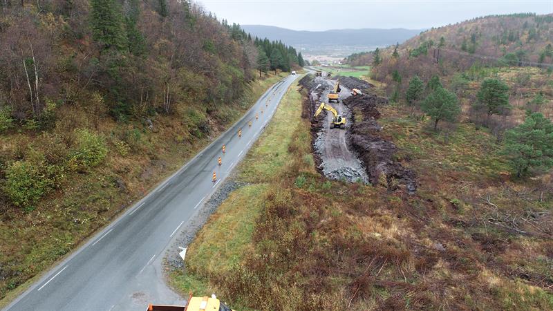 Bilde av arbeider på 717 mellom Sund og Bradden