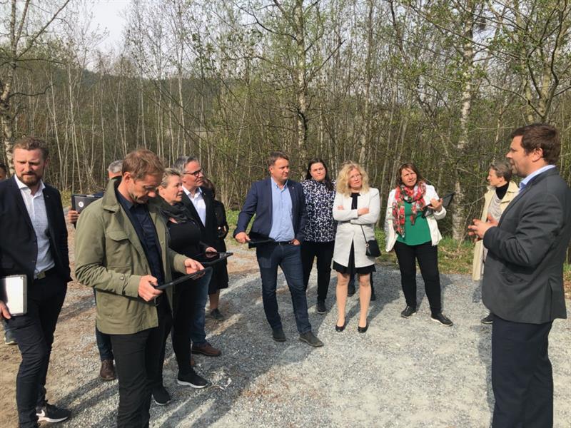 Fylkesutvalget får omvisning på Falstadsenteret. Foto: Narve Nordmelan Fylkesutvalget får omvisning på Falstadsenteret. Foto: Narve Nordmelan