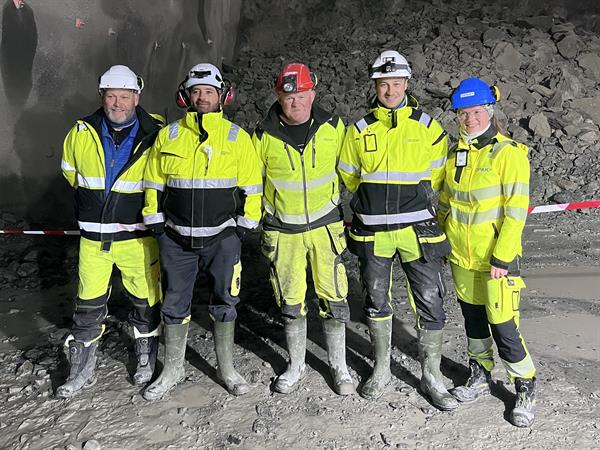 Byggherreteamet fra Trøndelag Fylkeskommune. Fra venstre: Leif Børge Fjelde (kontrollingeniør), Aleksander Kamperud (byggeleder), Terje Uglem (kontrollingeniør), Martin Midttømme (kontrollingeniør), Marit Saltvik Faanes (teknisk byggeleder innleid fra Opak AS). Foto: Trøndelag Fylkeskommune