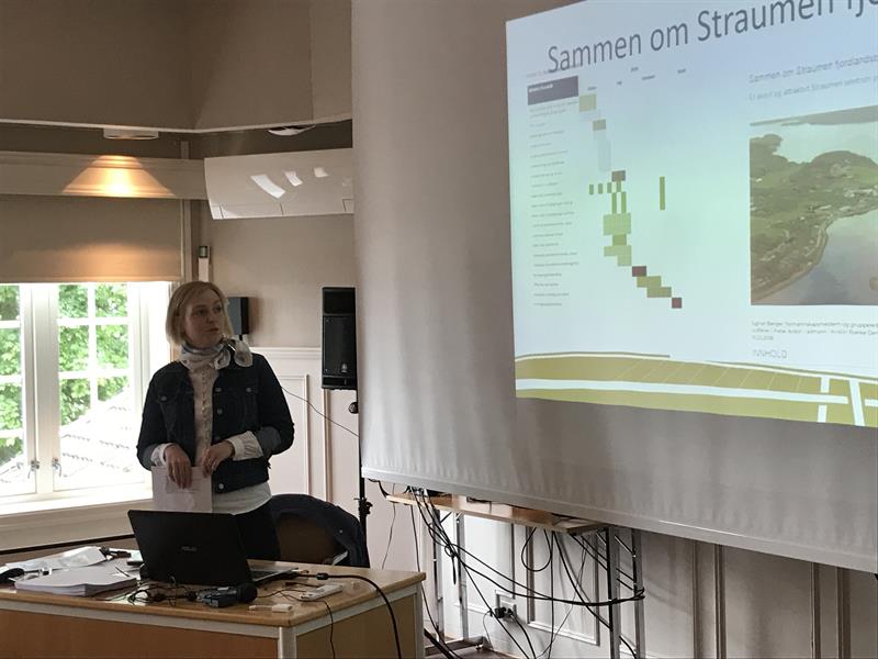 Ordfører Ida Stuberg ønsker velkommen til sluttsamlingen på Jægtvolden. Foto: Tove Gaupset.