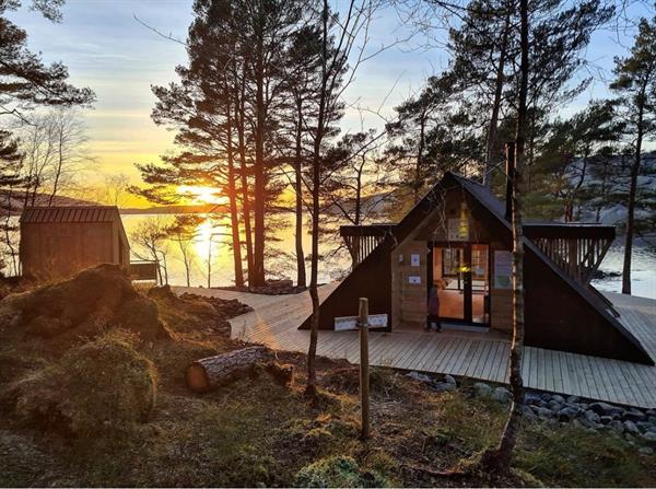 Bilde av dagsturhytta Fjordblikk i Masjorden kommune i Vestland fylkeskommune. Foto: Gro Serine Baarøy.