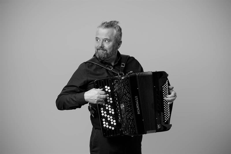 I over 30 år har Kjøsen vært en drivkraft i trøndersk kulturliv – som musiker, komponist, arrangør, dirigent og folkemusikkformidler. Foto: Patrik Oldenborg.