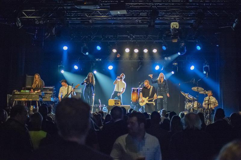 Bilde av et band på Woodlandfestivalen (Foto: Line Berre).