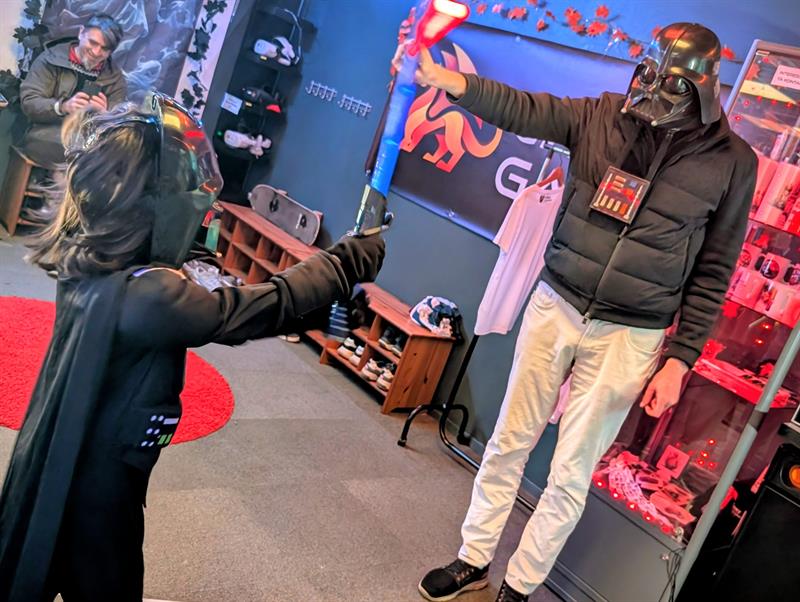 Fra Halloween-feiring på eFiKS Gaming tidligere i år. Darth Vader mot Darth Vader. Foto: Bent Nordfjellmark.