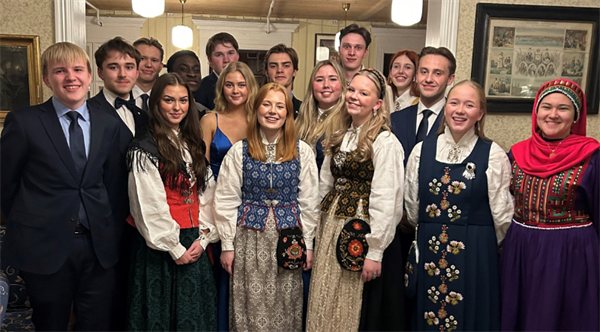 Her er Ungdommens fylkesutvalg samlet i Selbu. Foto: Ellen Jermstad Haugan/Trøndelag fylkeskommune.