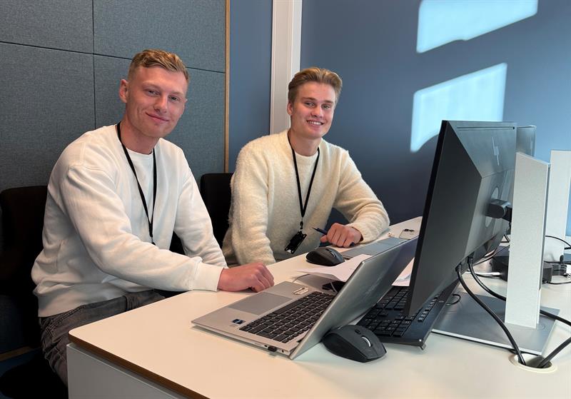 Foto av to lærlinger i Melhus.