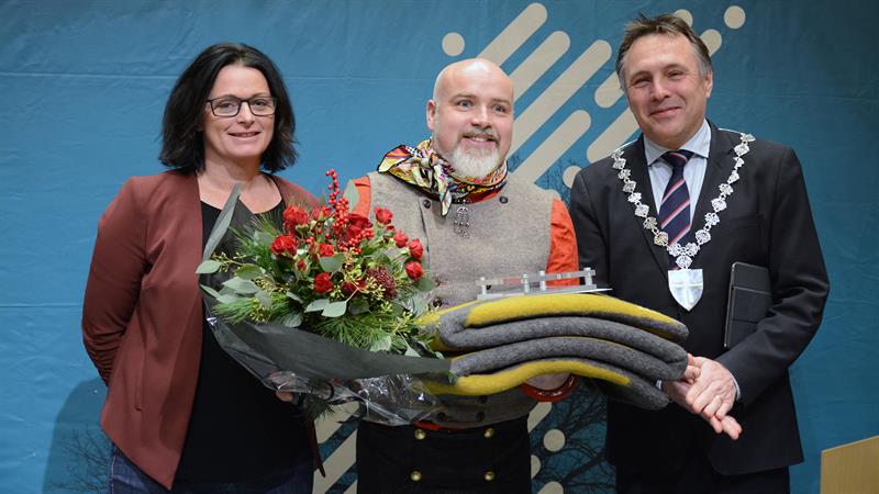 Fra venstre: Leder i hovedutvalg kultur, May Britt Lagesen, Jon Fredrik Skauge og fylkesordfører Tore O. Sandvik Foto: Mona Jønvik Andersson