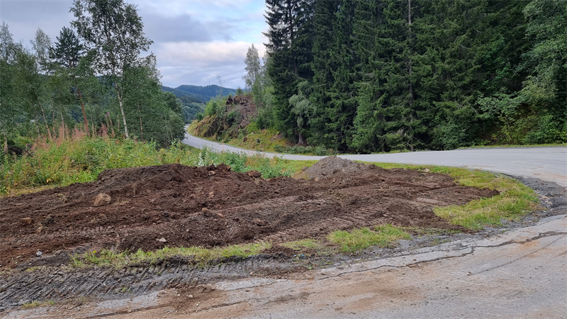 Bilde av området det skal sprenges i på fylkesveg 6488 i Orkland. (Foto: Trøndelag fylkeskommune).