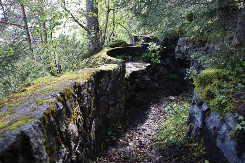 Namsos skytestilling Fotograf Silje Evjenth Bentsen.JPG Bunkersanlegg sprengt inn i fjellet, midt i NAmsos sentrum.