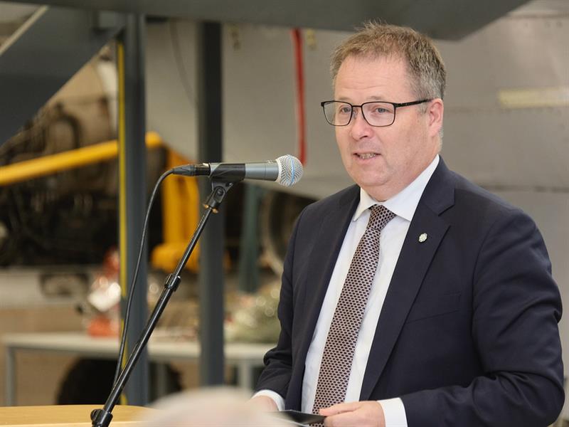 Gram.jpg Forsvarsminister Bjørn Arild Gram. Bilde