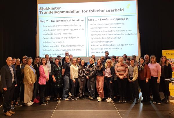 Deltakere på Erfaringskonferansen for Program for folkehelsearbeid i regi av Trøndelag fylkeskommune. 