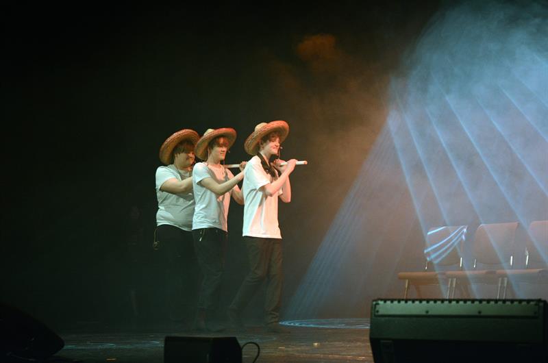 teater.jpg Illustrasjonsbilde som viser personer på en scene, "teater" (Foto: Trøndelag fylkeskommune)
