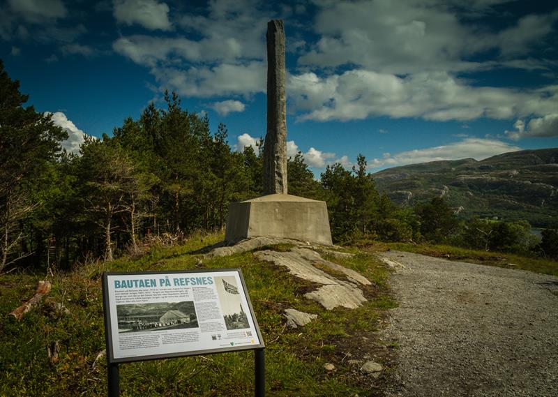 Bautaen på Refsnes (Foto: Pål Ødegård)