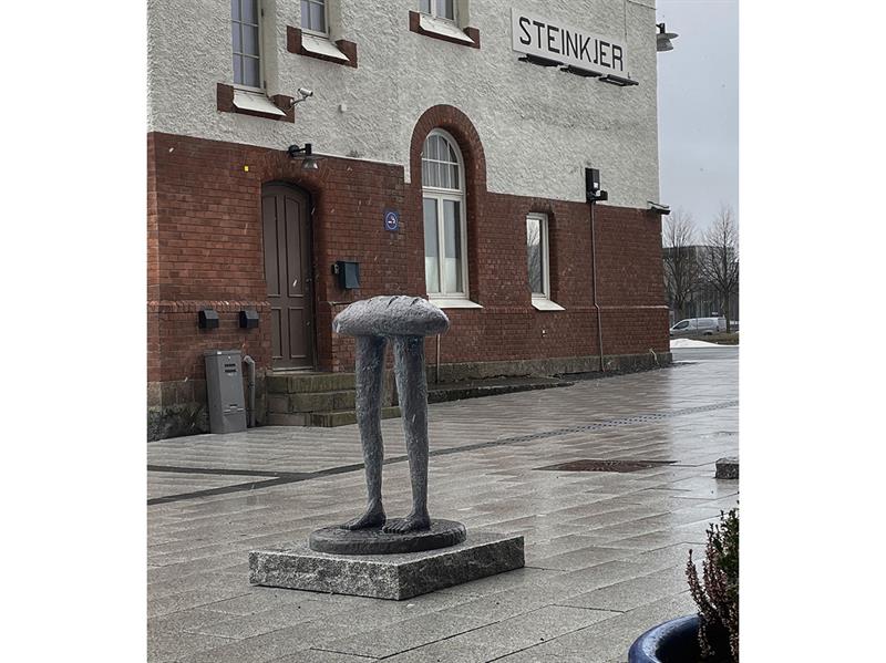 Kunstverket Walking Bread av Per Kristian Nygård. Bilde