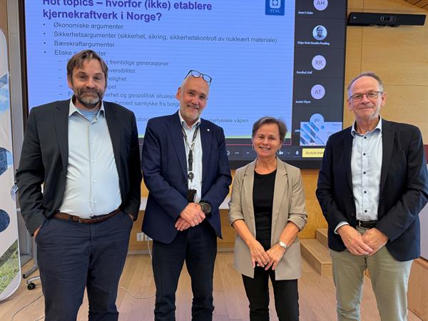 Gruppebilde av: Asgeir Tomasgard (NTNU) , fylkesdirektør Carl-Jakob Midttun, May Thorseth (NTNU) og Lars Petter Maltby (Prosess21).