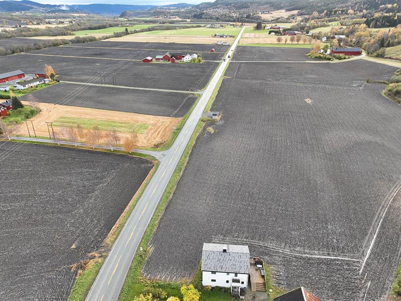 Dronefoto av omåde for gang- og sykkevegbygging. Bilde