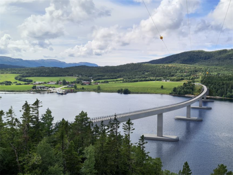 Illustrasjon som viser forslag til ny bru til Jøa. Fotomontasje