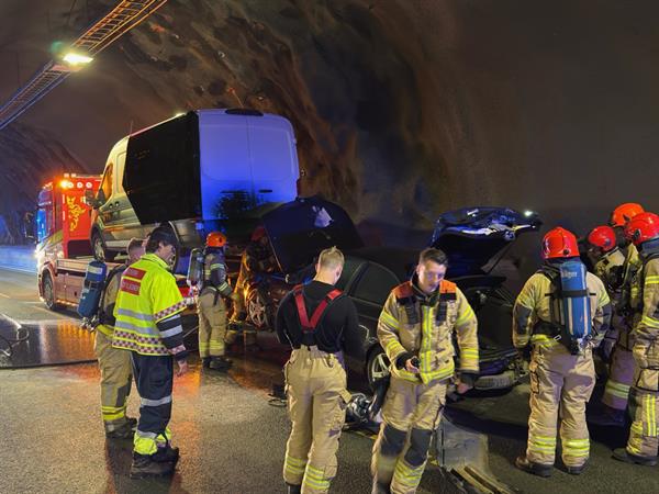 Bergingsbil i tunnel. Bilde