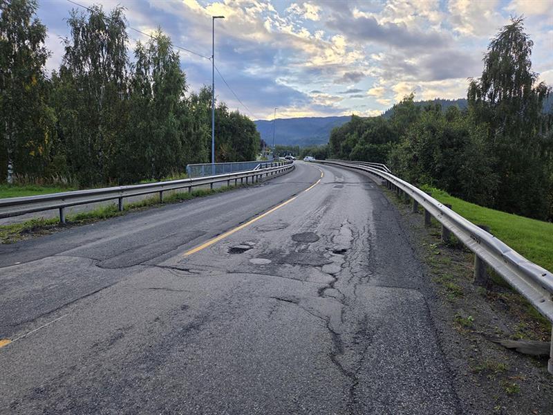 Bilde av deler av veien som får ny asfalt.